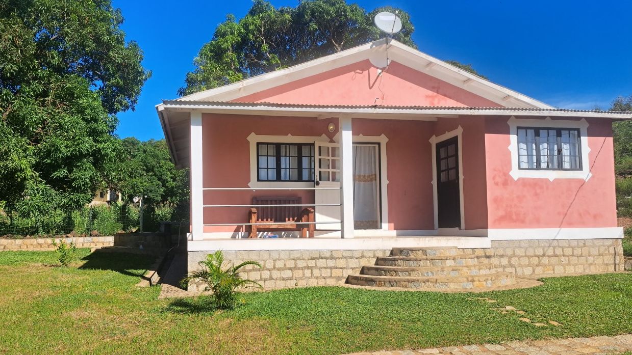 VILLA BASSE AU CALME