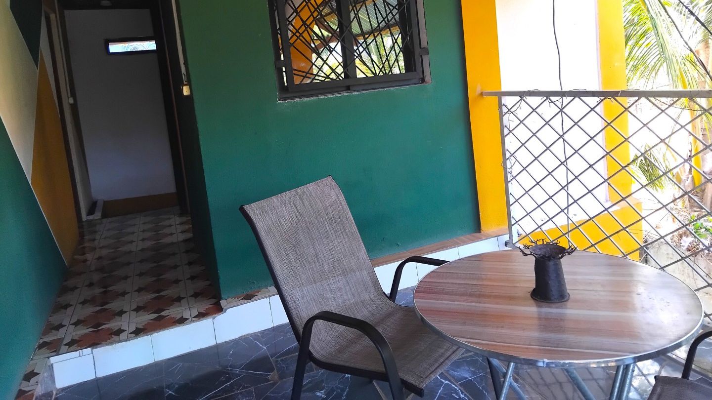 MAISON INDEPENDATE MEUBLÉE AVEC TERRASSE ET SERVICES INCLUS