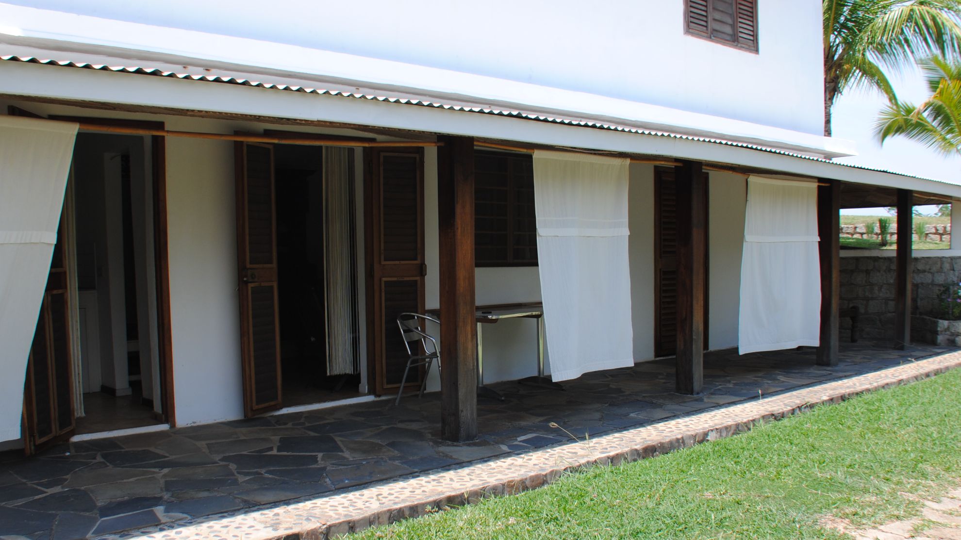 PETIT APPARTEMENT SUR LE JARDIN