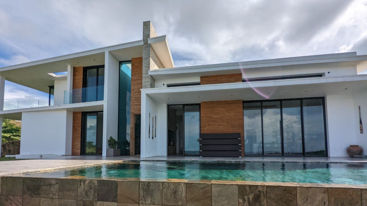 LUXURIOUS EXCLUSIVE VILLAS