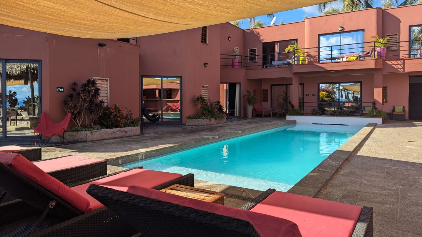 MURS COMMERCIAUX BORD DE MER