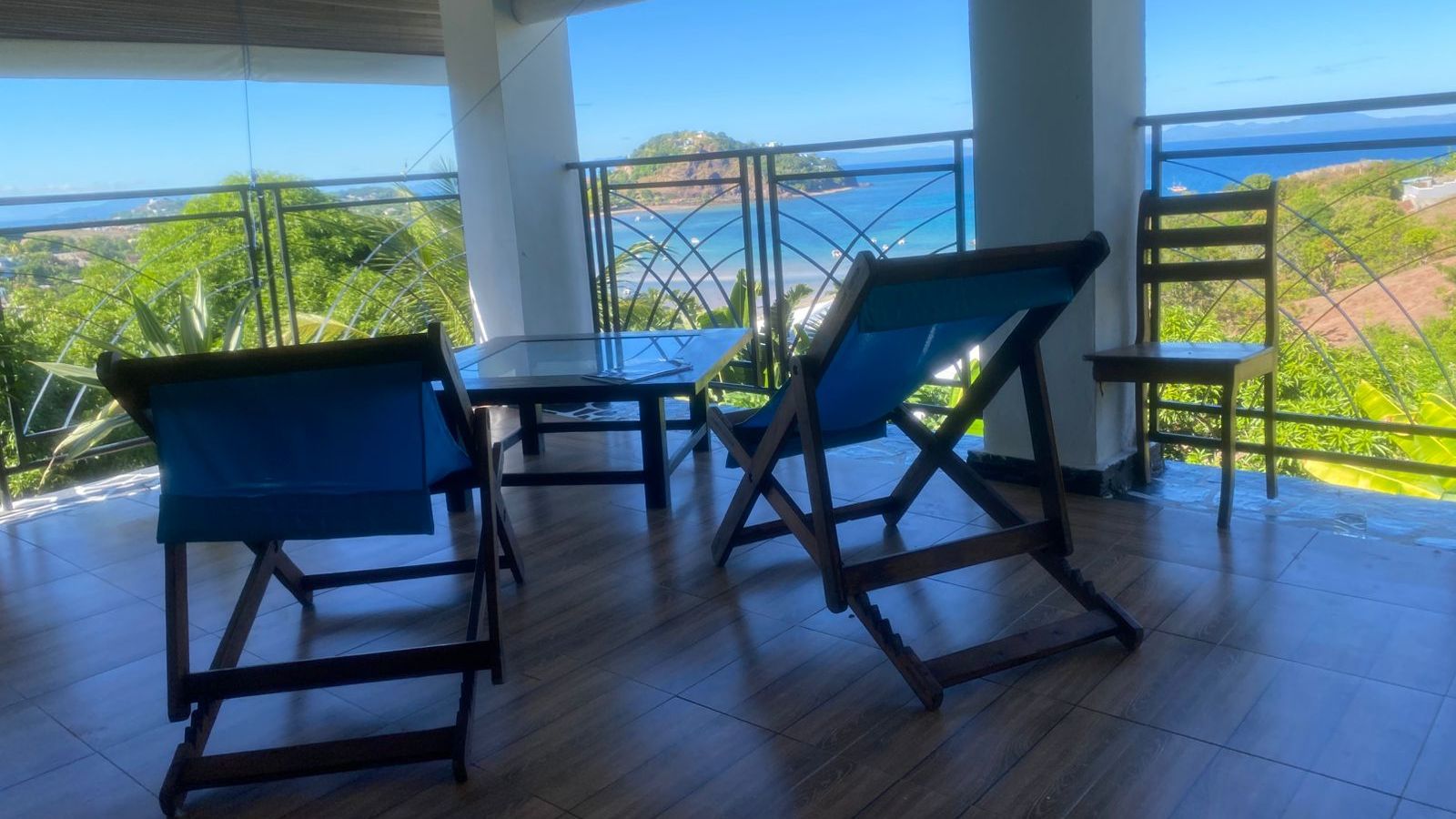 SUPERBE APPARTEMENT MEUBLÉ AVEC VUE MER PANORAMIQUE
