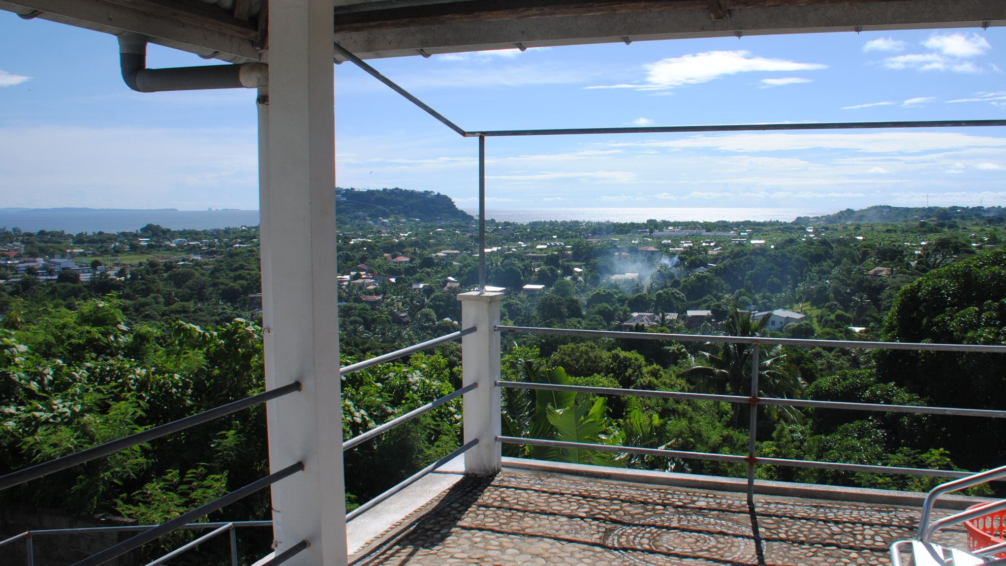 APPARTEMENT 2E ETAGE MEUBLE AVEC VUE