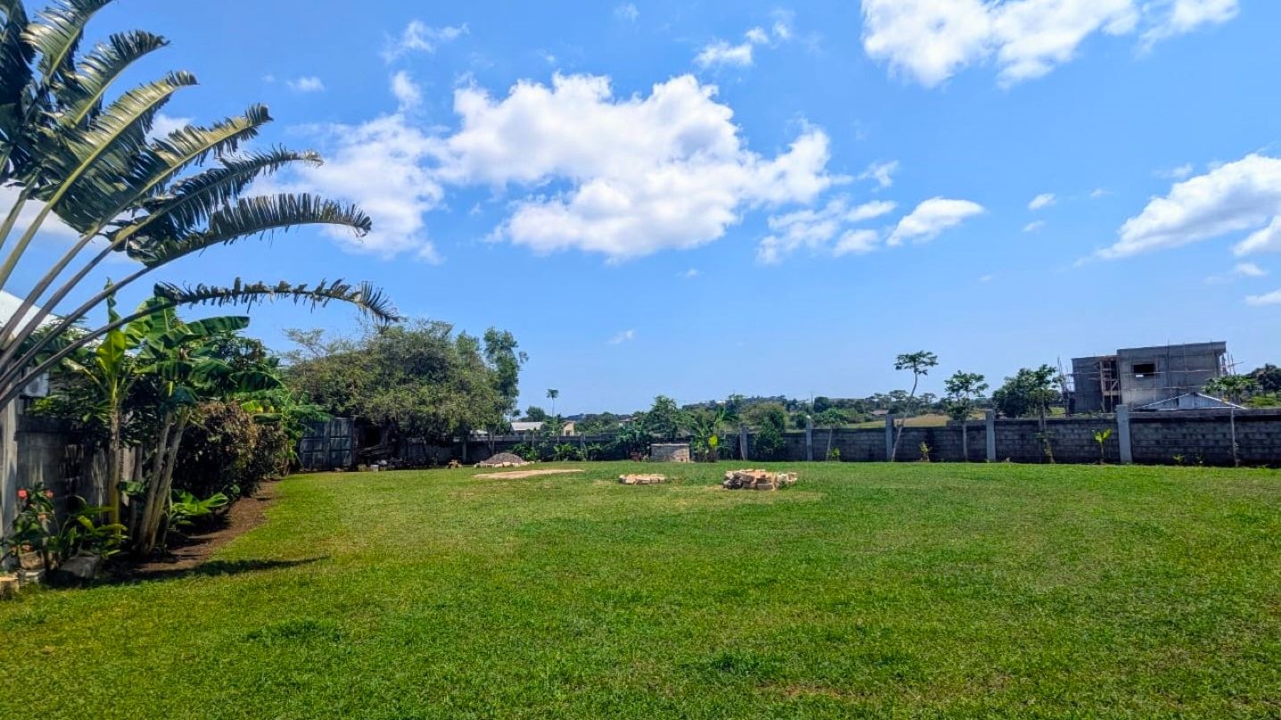 BEAU TERRAIN À 250M DE LA MER