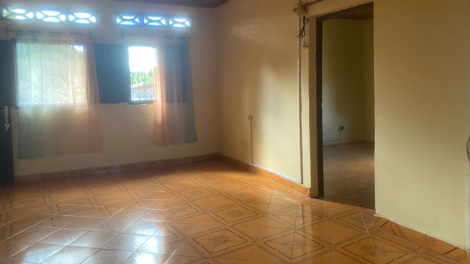 APPARTEMENT À LOUER 1ER ÉTAGE – À 2 MINUTES DE LA PLAGE