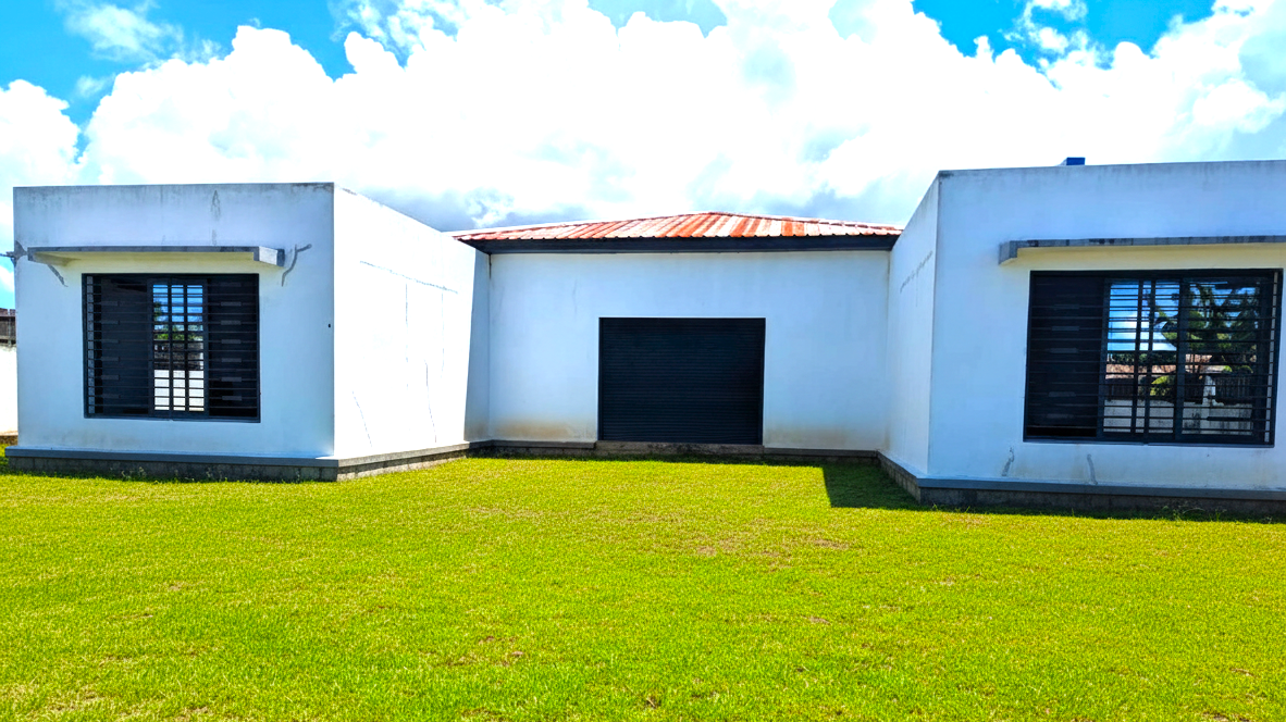 MAGNIFIQUE MAISON MEUBLÉE ET SÉCURISÉE – EMPLACEMENT PRATIQUE PROCHE DES COMMODITÉS