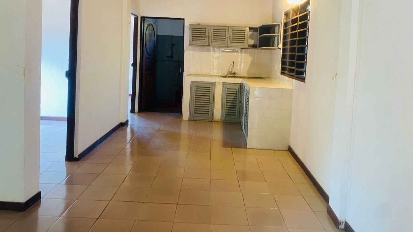 VILLA À LOUER AVEC UN JOLI JARDIN ARBORÉ