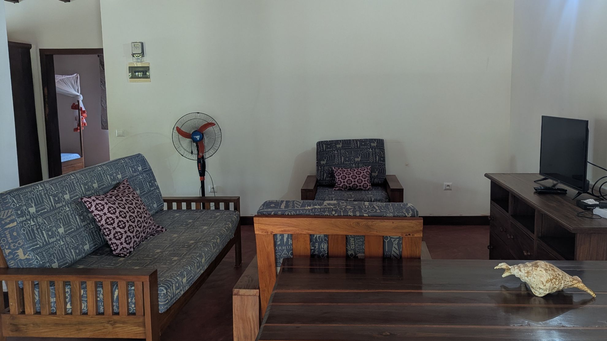 SUPERBE APPARTEMENT MEUBLÉ – À 45 M DE LA PLAGE